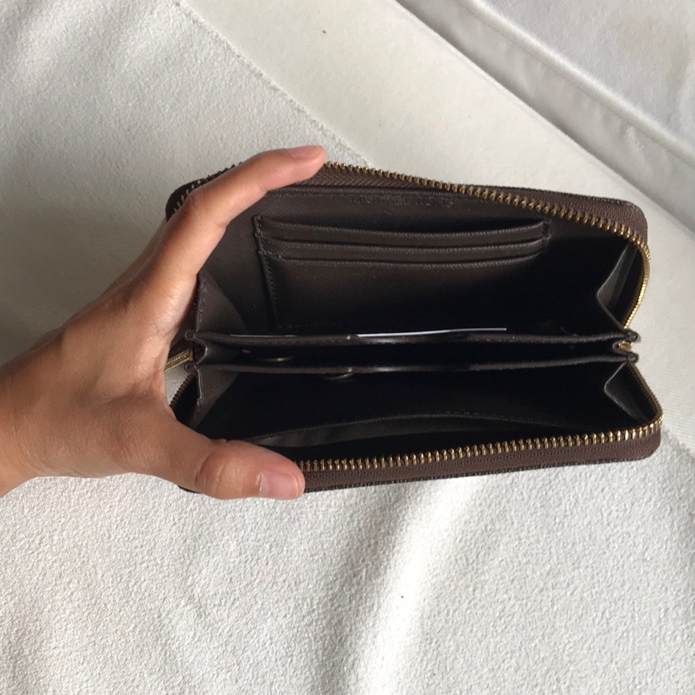 Michael Kors - Picture 2 of 7